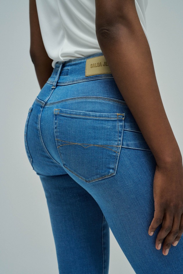 SECRET PUSH IN BOOTCUT JEANS
