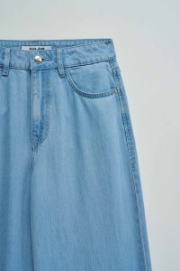 WIDE LEG IN LIGHTDENIM JEANS