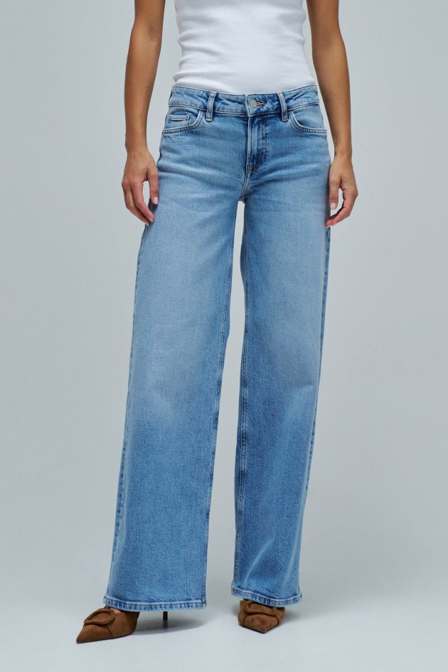 LOW RISE WIDE JEANS