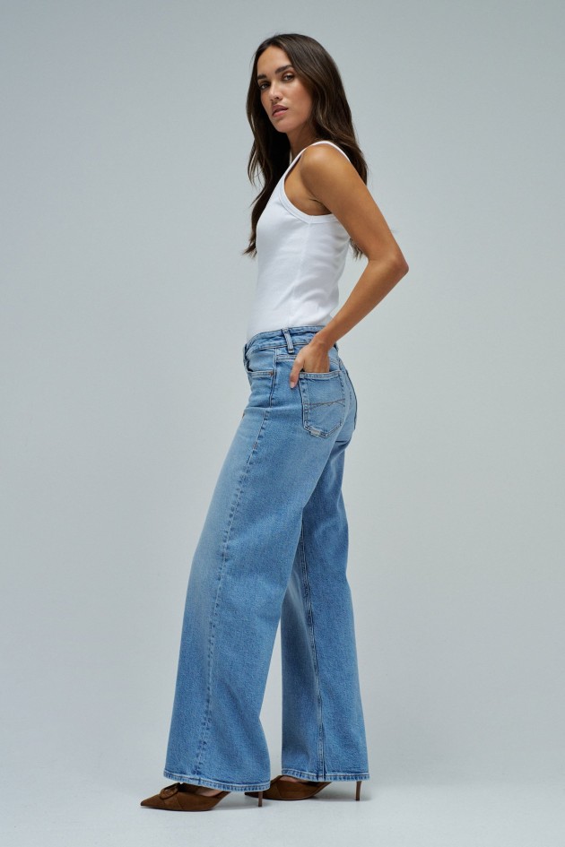 LOW RISE WIDE JEANS