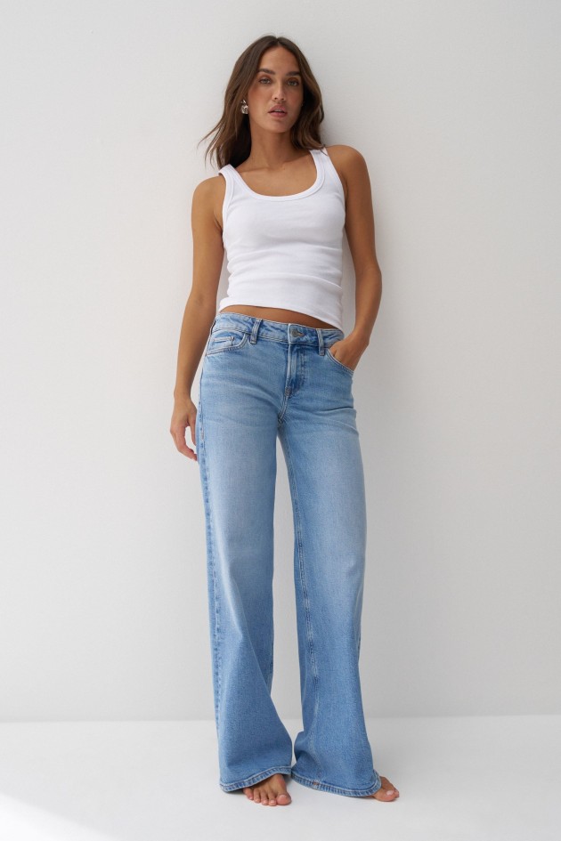 LOW RISE WIDE JEANS