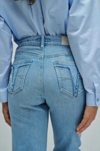 TRUE STRAIGHT JEANS