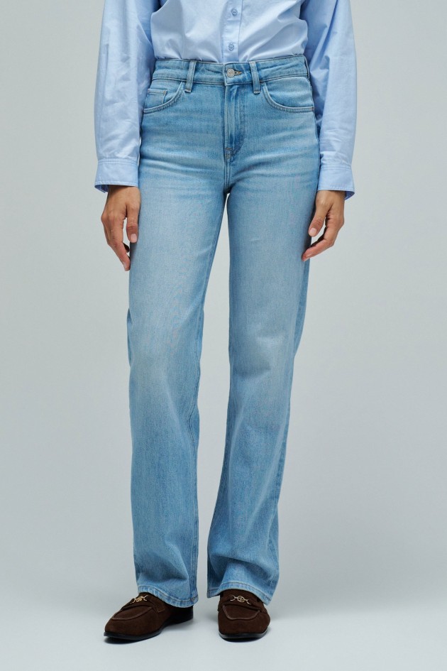 TRUE STRAIGHT JEANS