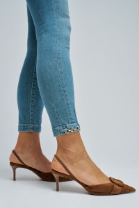 SECRET PUSH IN CROPPED SKINNY JEANS