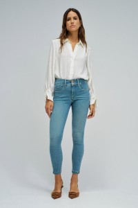 SECRET PUSH IN CROPPED SKINNY JEANS
