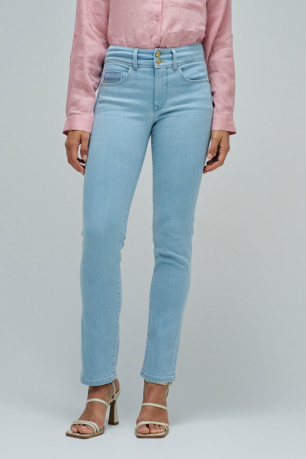 SECRET PUSH IN SLIM JEANS