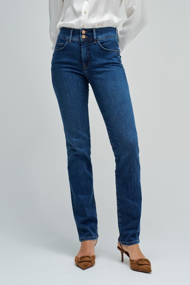 SECRET PUSH IN SLIM JEANS
