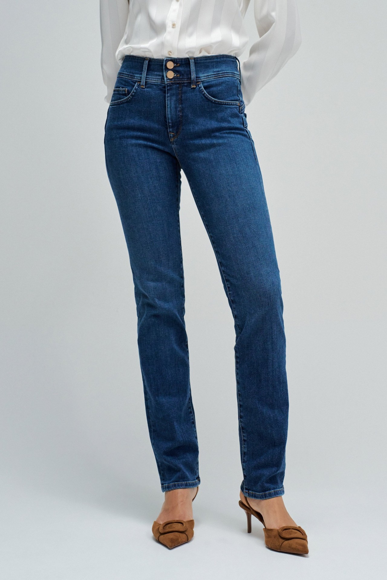 SECRET PUSH IN SLIM JEANS