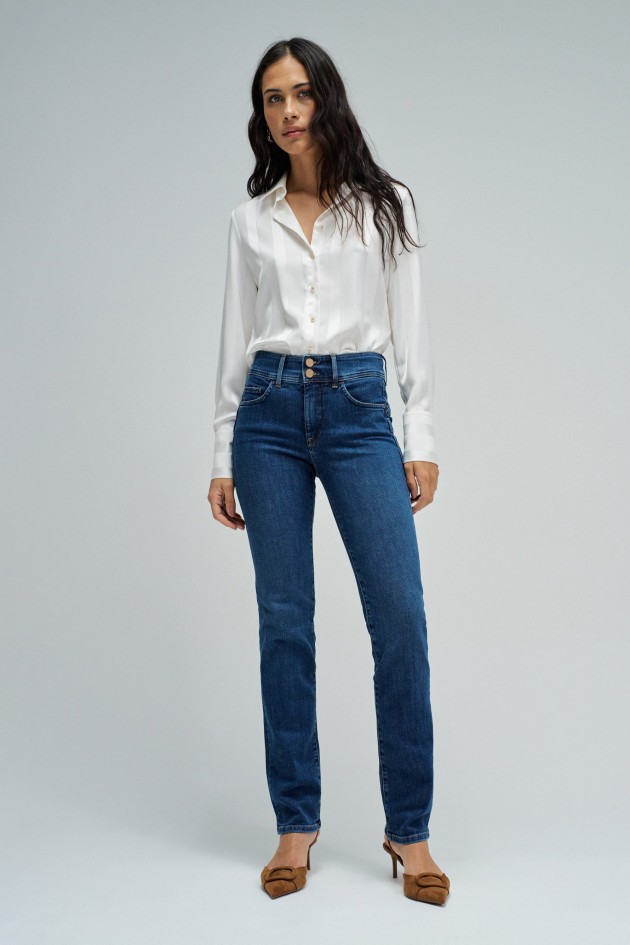 SECRET PUSH IN SLIM JEANS