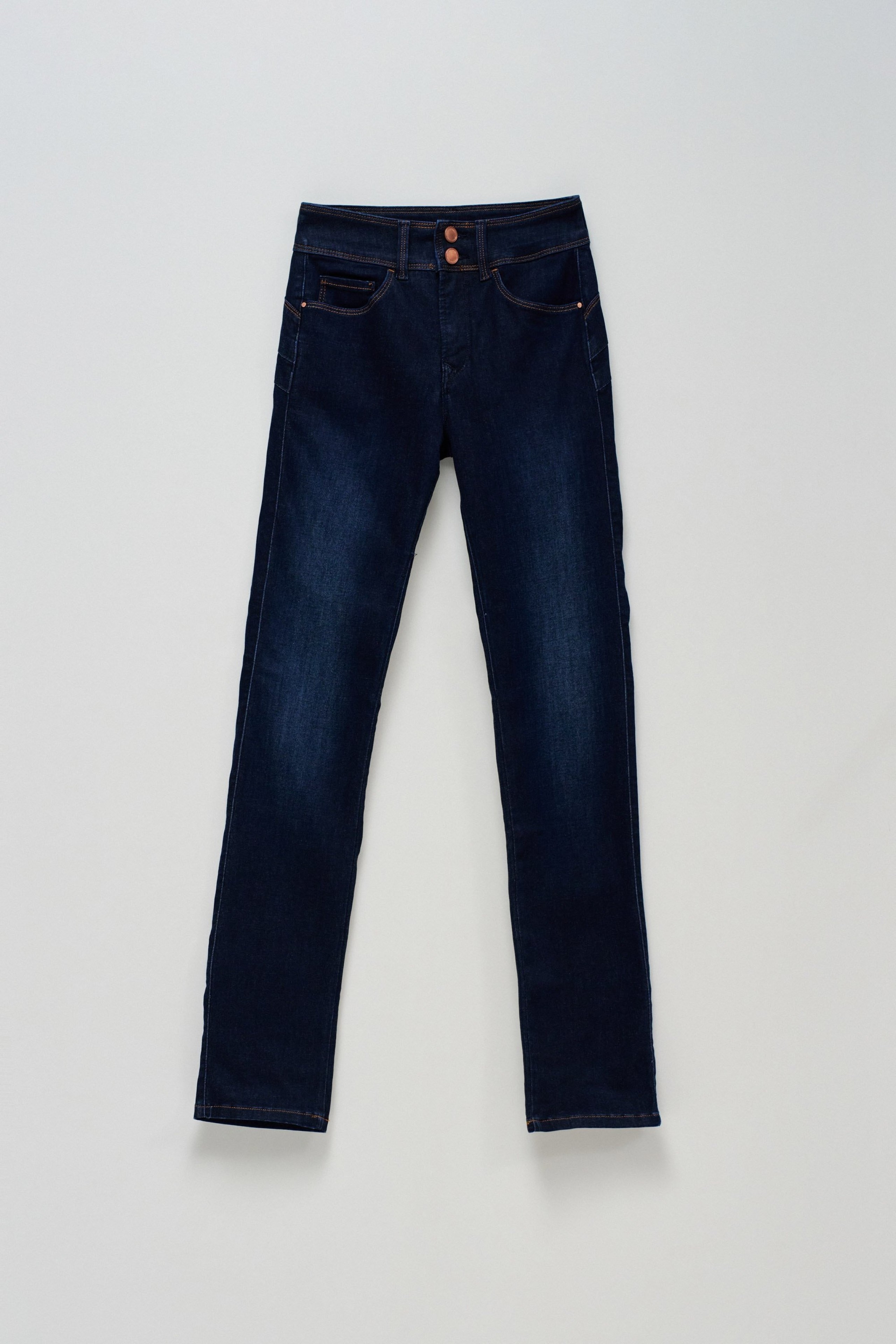 SECRET PUSH IN SLIM JEANS