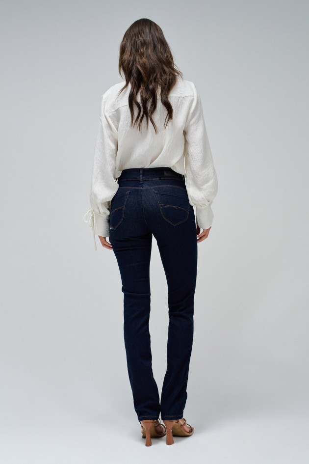 SECRET PUSH IN SLIM JEANS