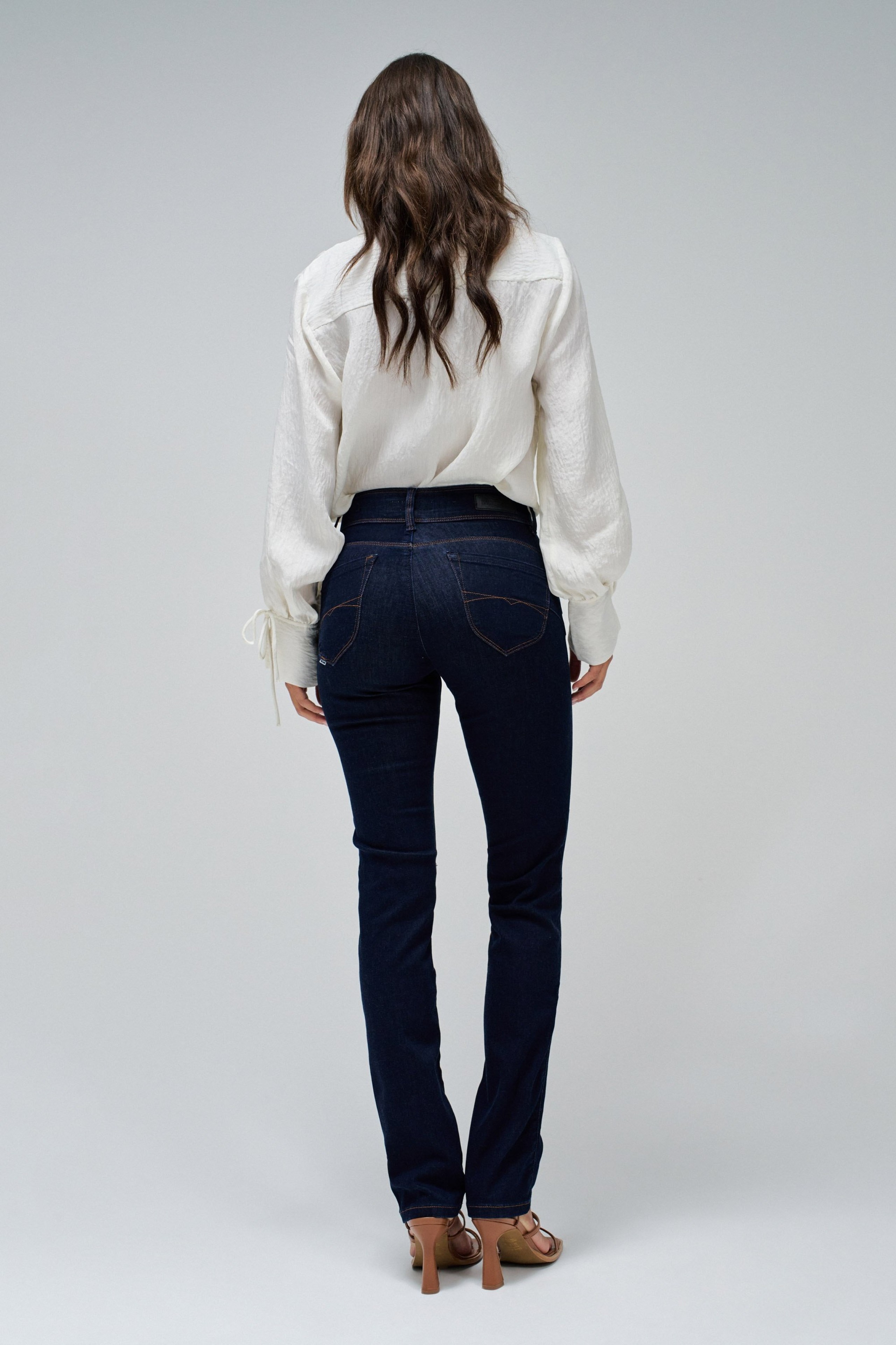 SECRET PUSH IN SLIM JEANS