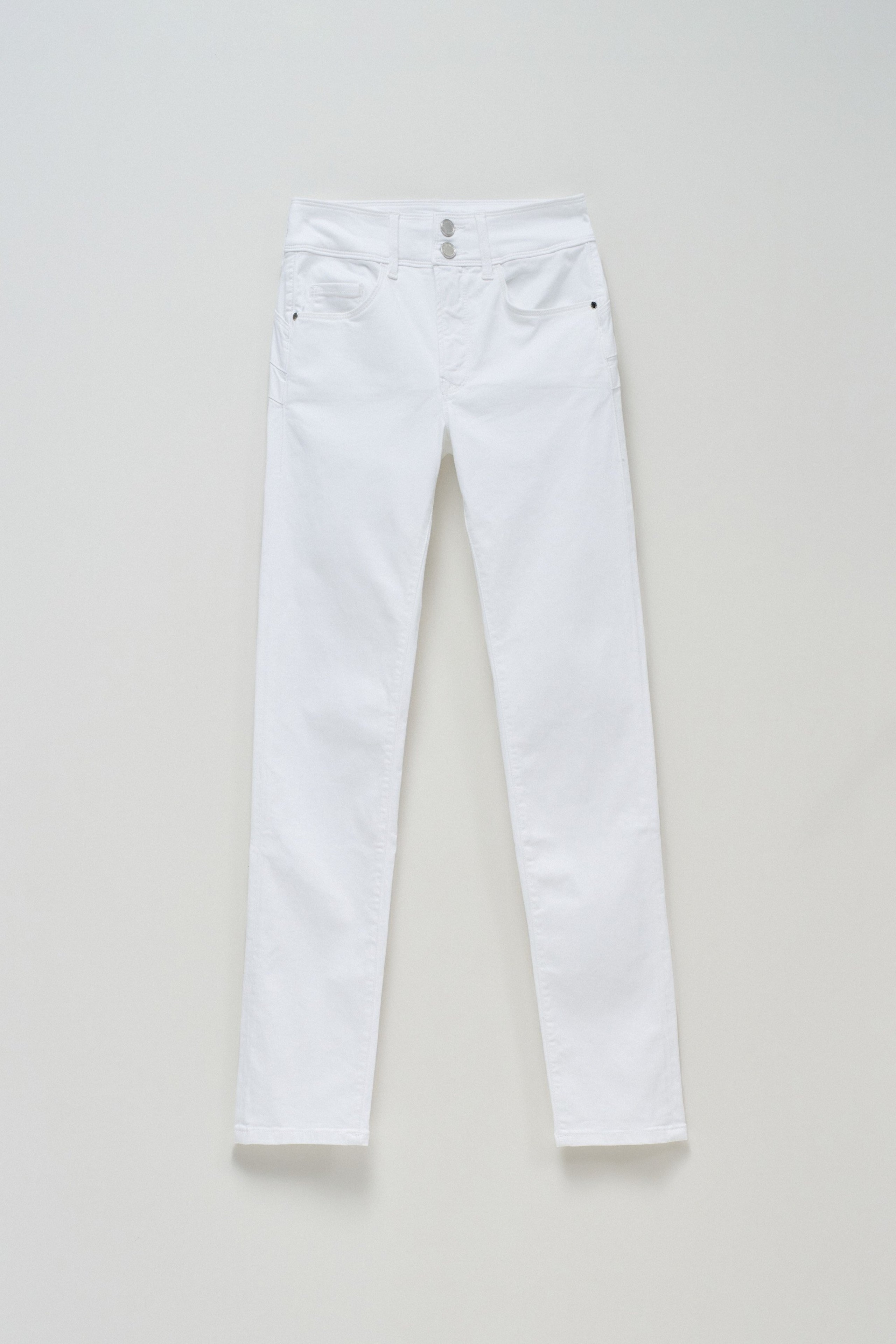SECRET PUSH IN SLIM JEANS