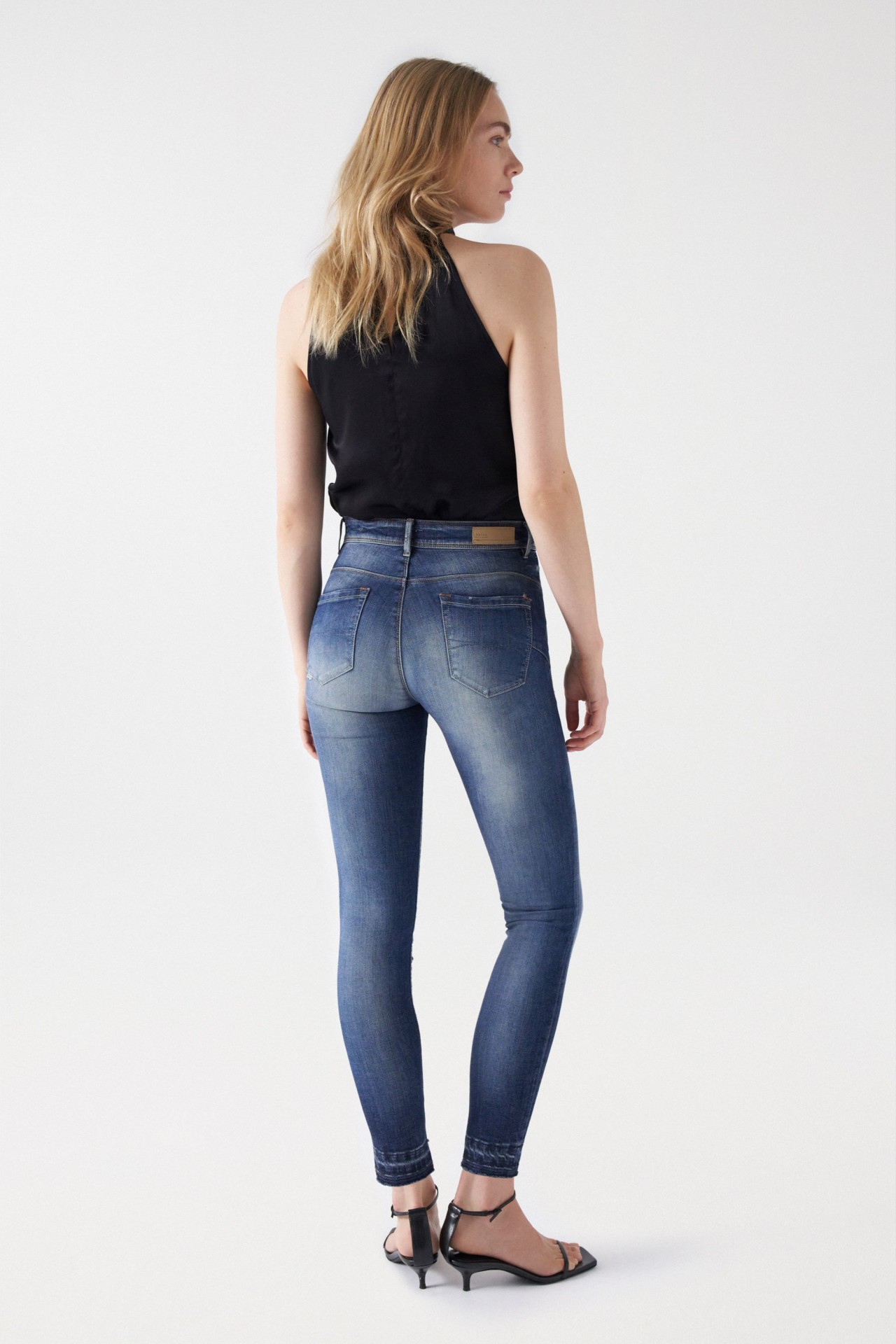 VAQUEROS FAITH PUSH IN CROPPED SKINNY