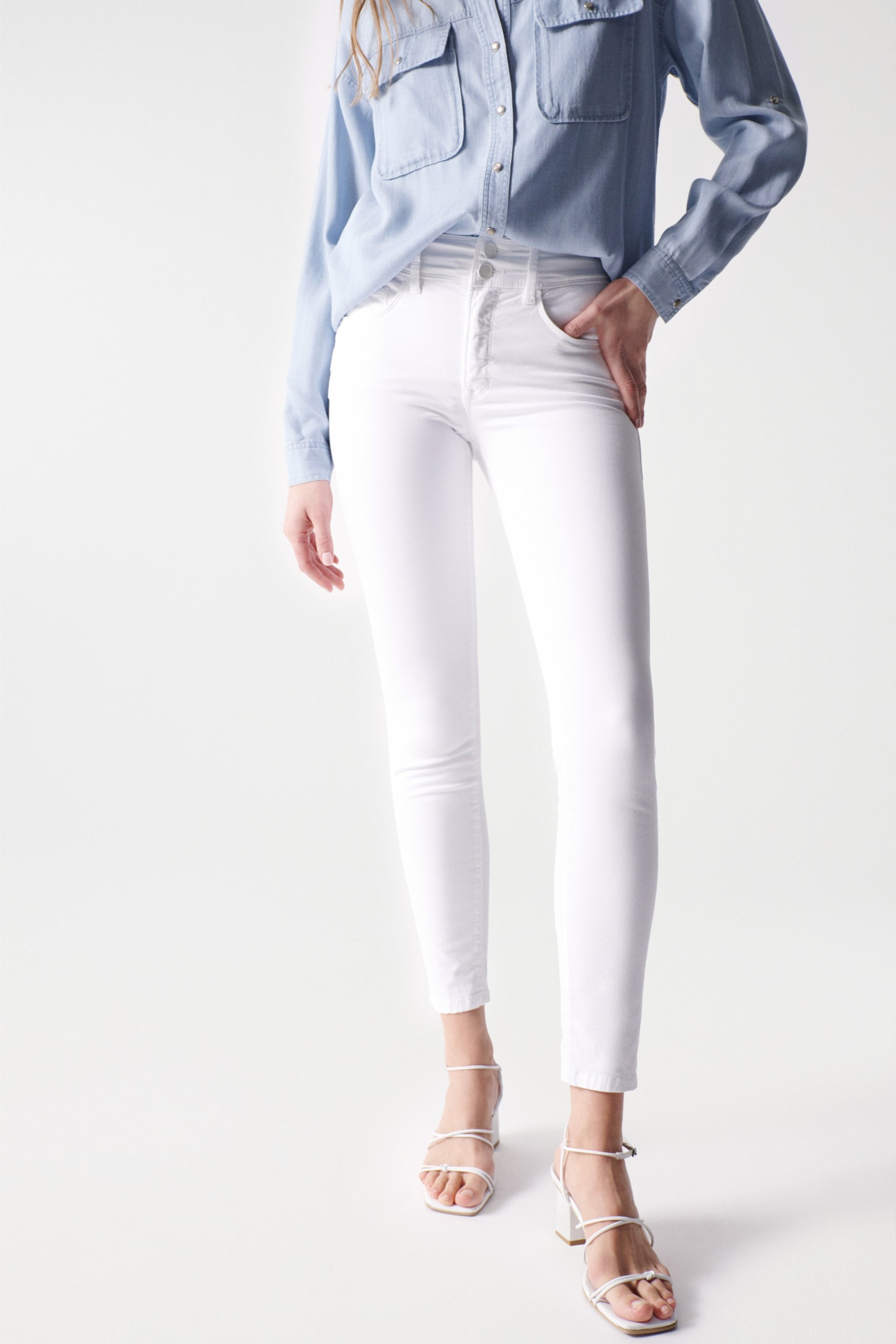 SECRET PUSH IN SKINNY JEANS