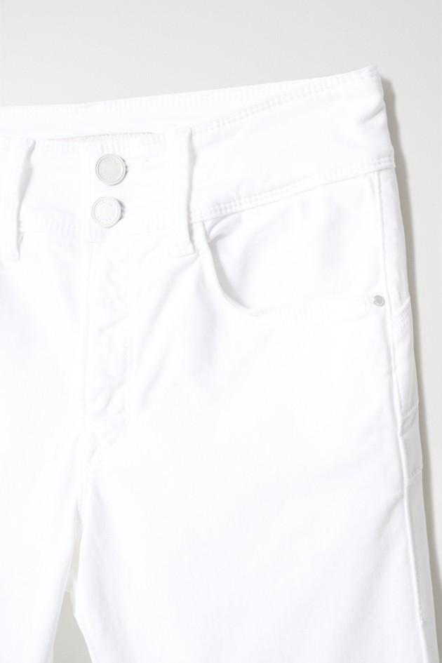 SECRET PUSH IN SKINNY JEANS