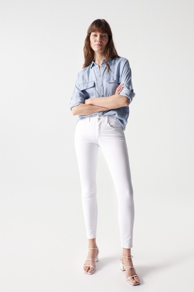 SECRET PUSH IN SKINNY JEANS