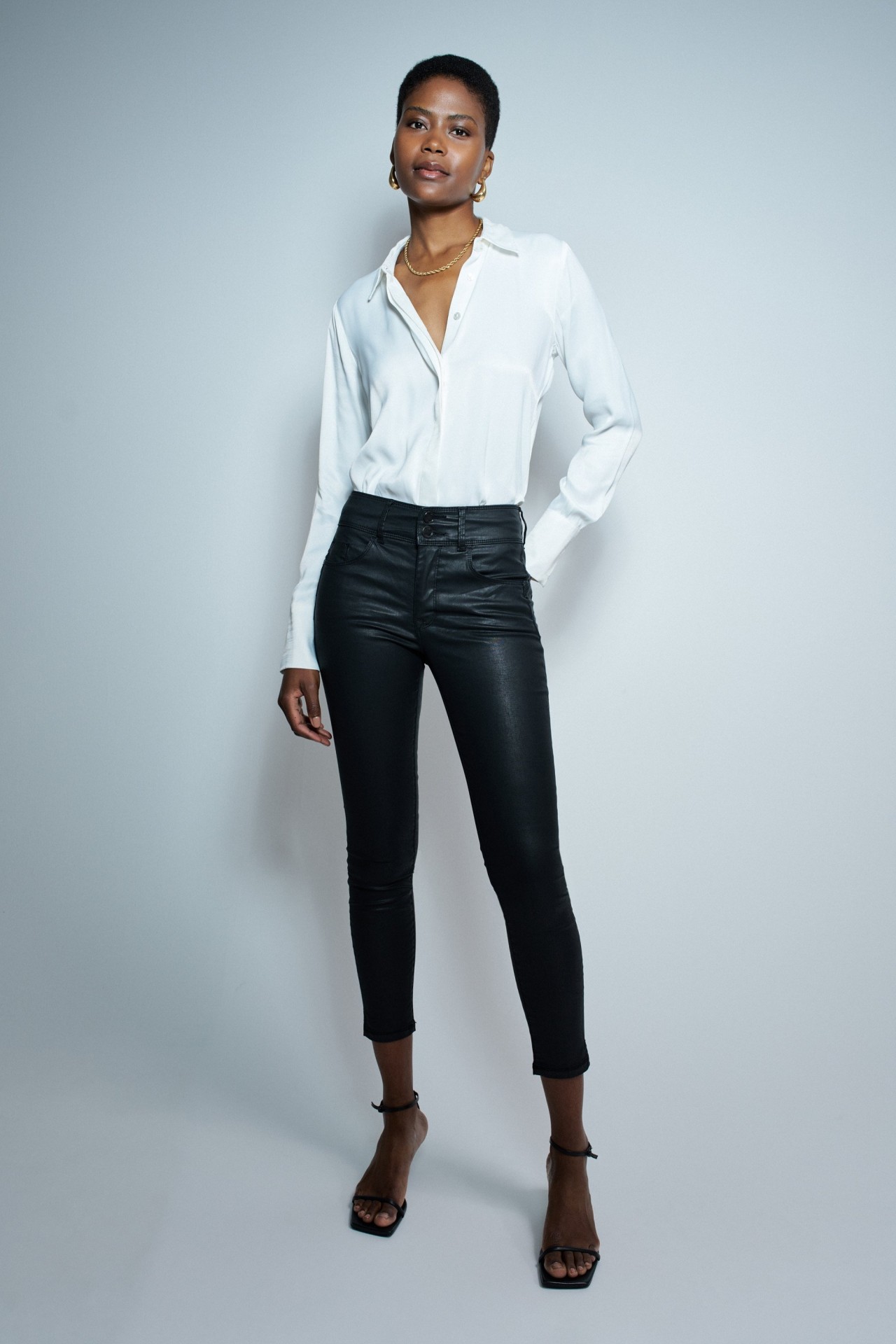 VAQUEROS SECRET PUSH IN CROPPED SKINNY