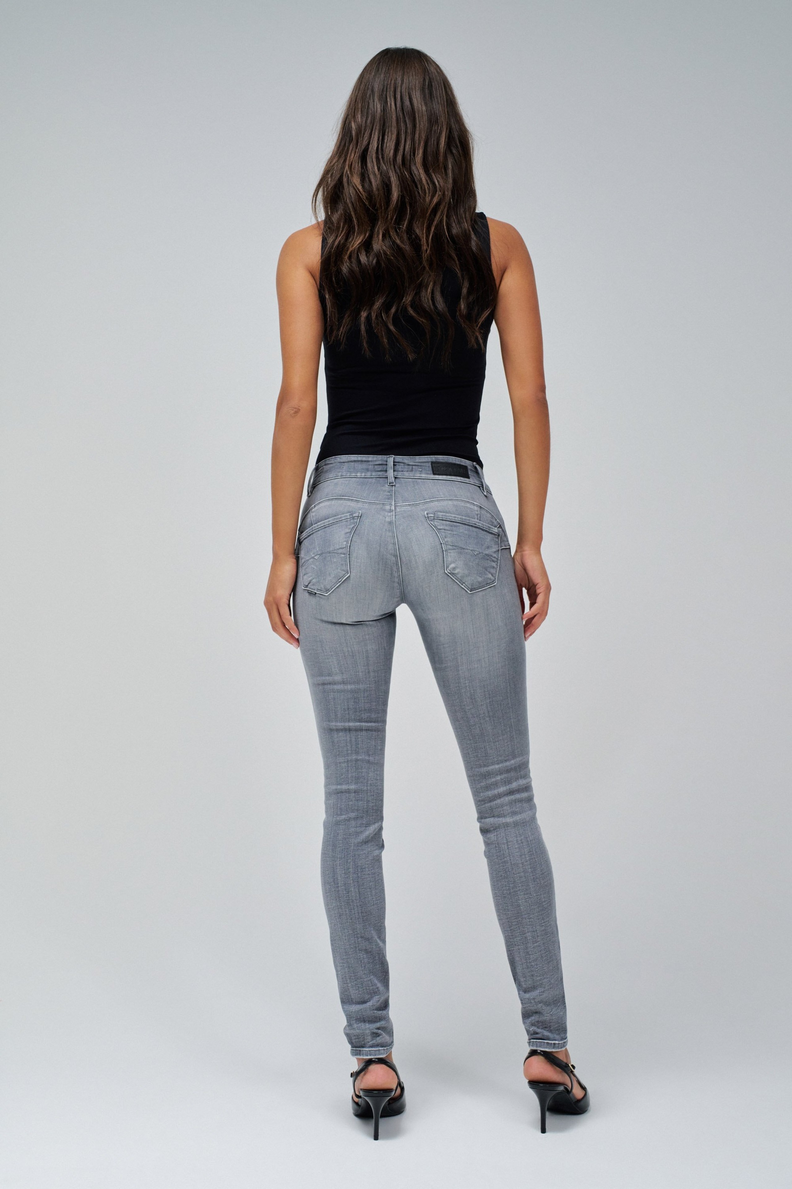 WONDER PUSH UP SKINNY JEANS