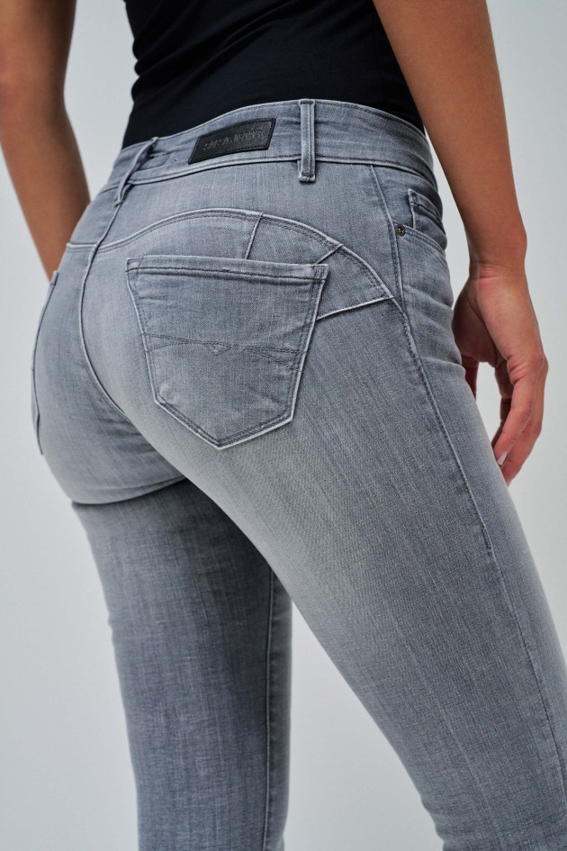 WONDER PUSH UP SKINNY JEANS