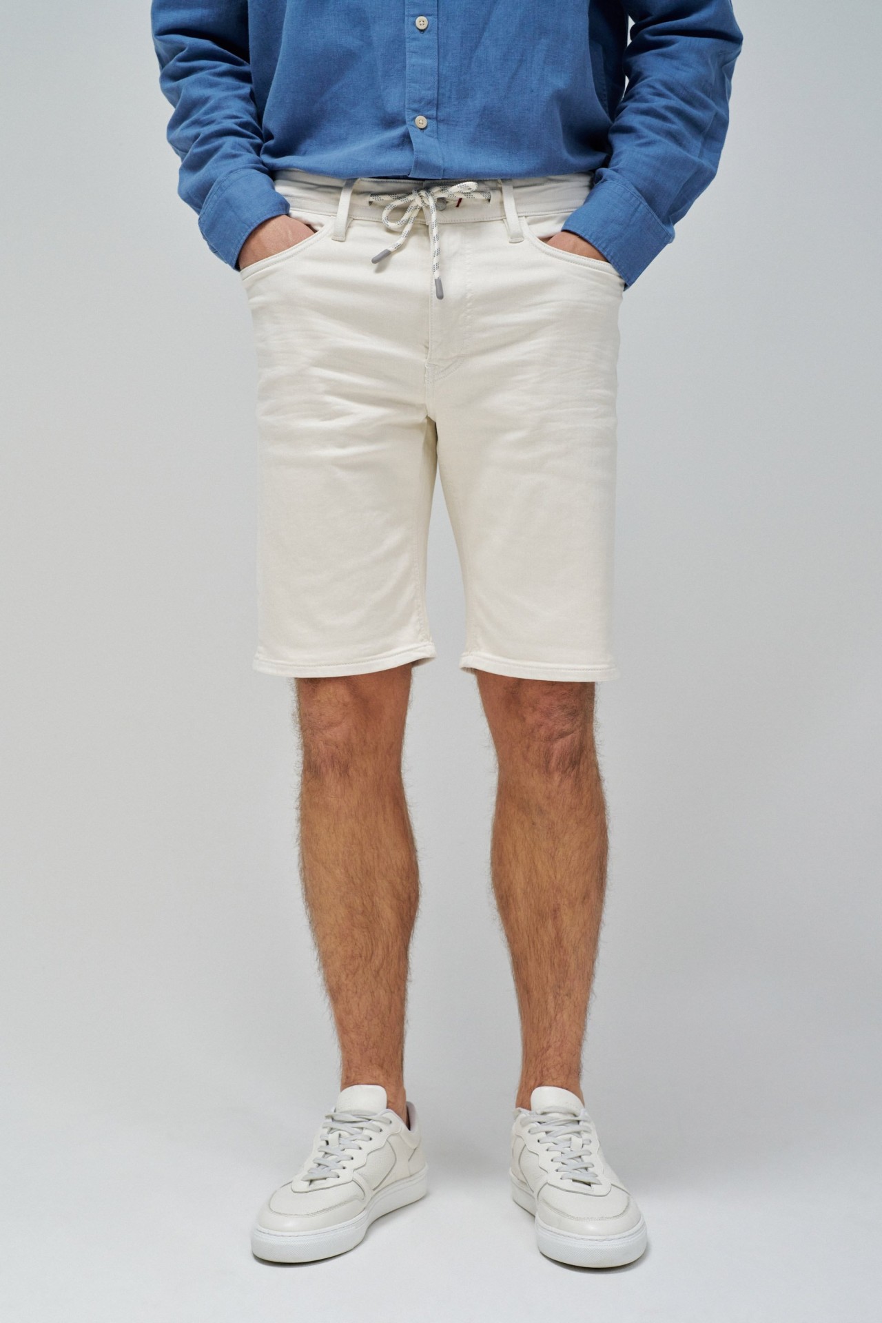 COLOURED DENIM S-ACTIV SHORTS