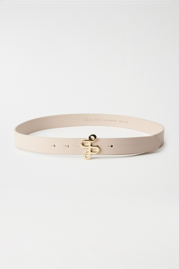 CEINTURE EN CUIR AVEC MARQUAGE DOR� SUR LA BOUCLE