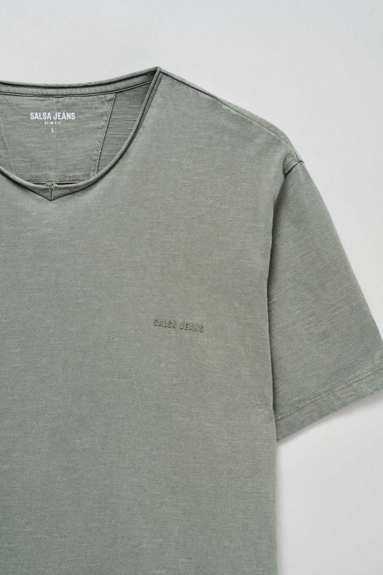 T-SHIRT MIT BRANDING