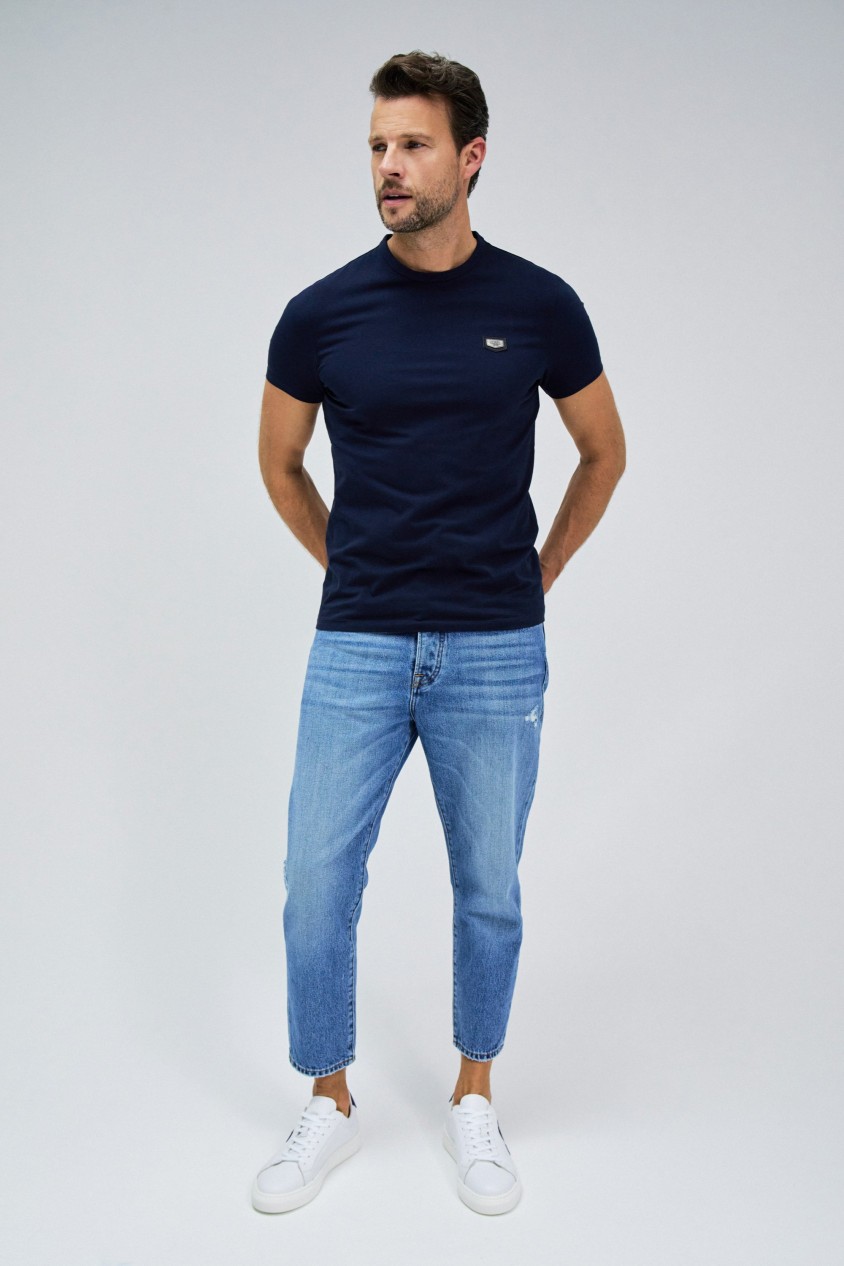 T-SHIRT MIT BRANDING