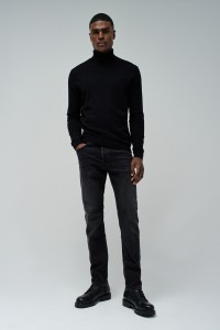 SLIM FIT JEANS