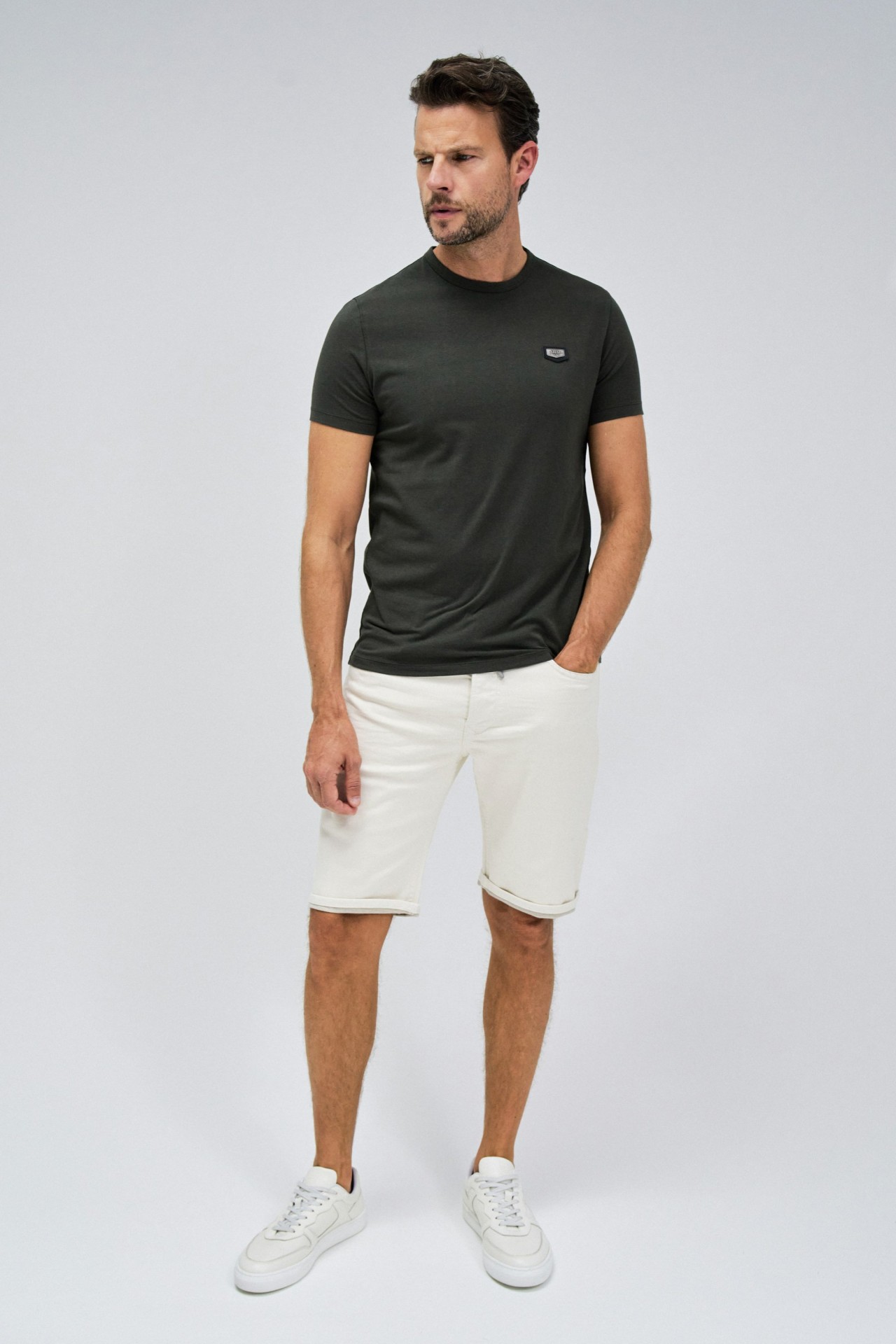 T-SHIRT WITH BRANDING