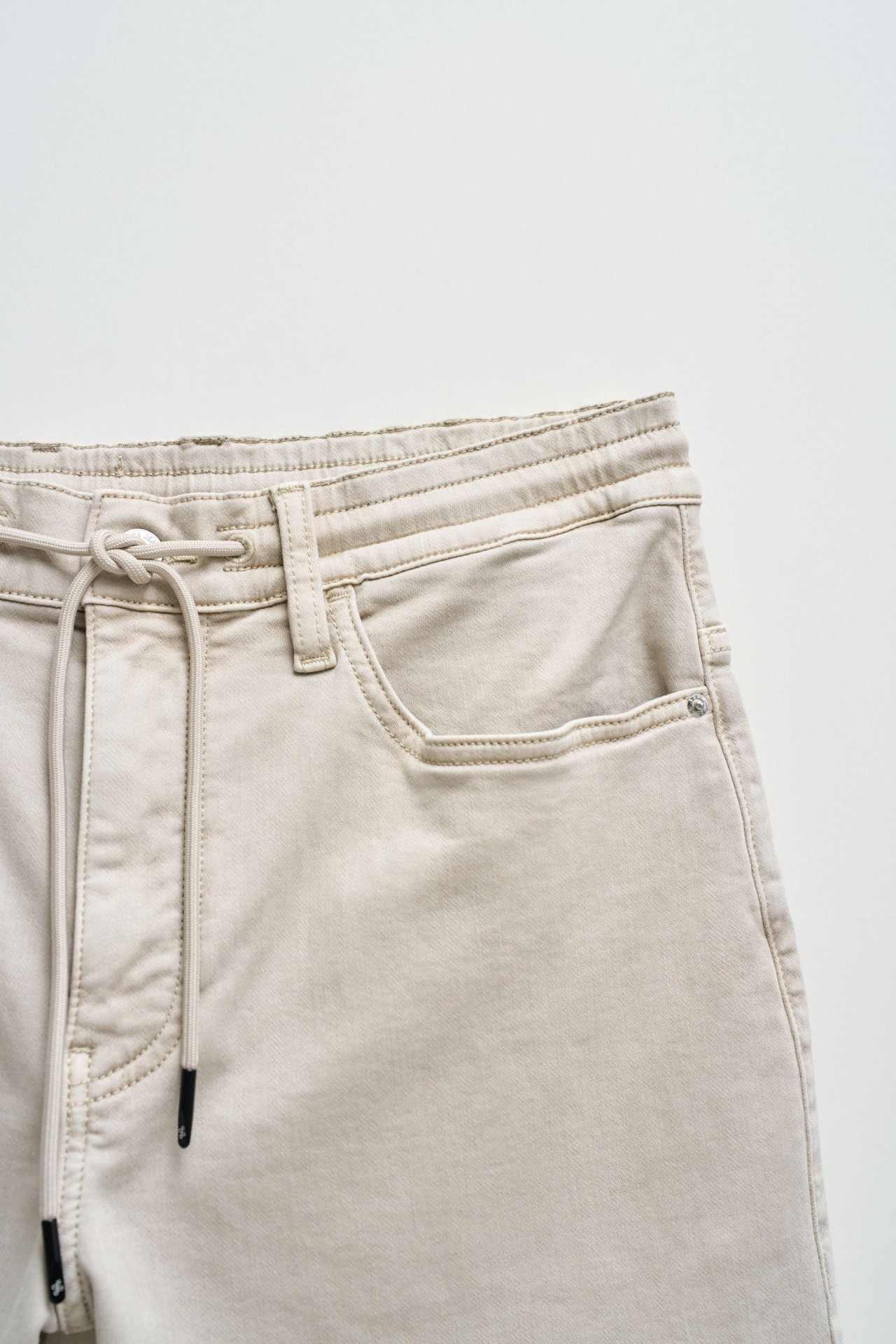 CAL��ES EM DENIM DE COR S-ACTIV