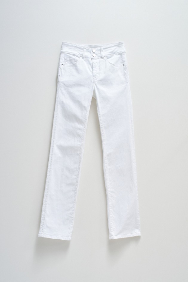 SECRET PUSH IN STRAIGHT JEANS