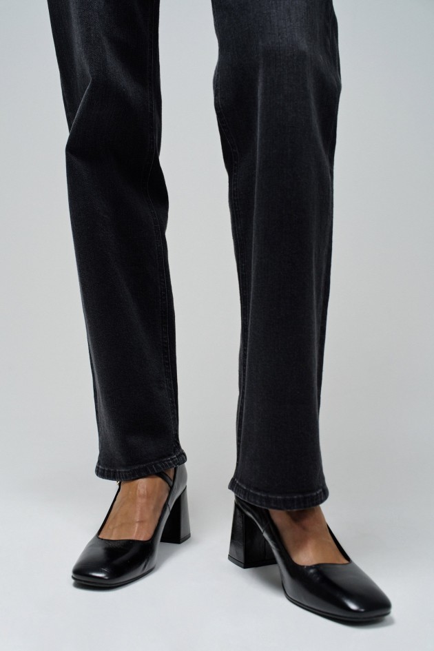 TRUE STRAIGHT JEANS