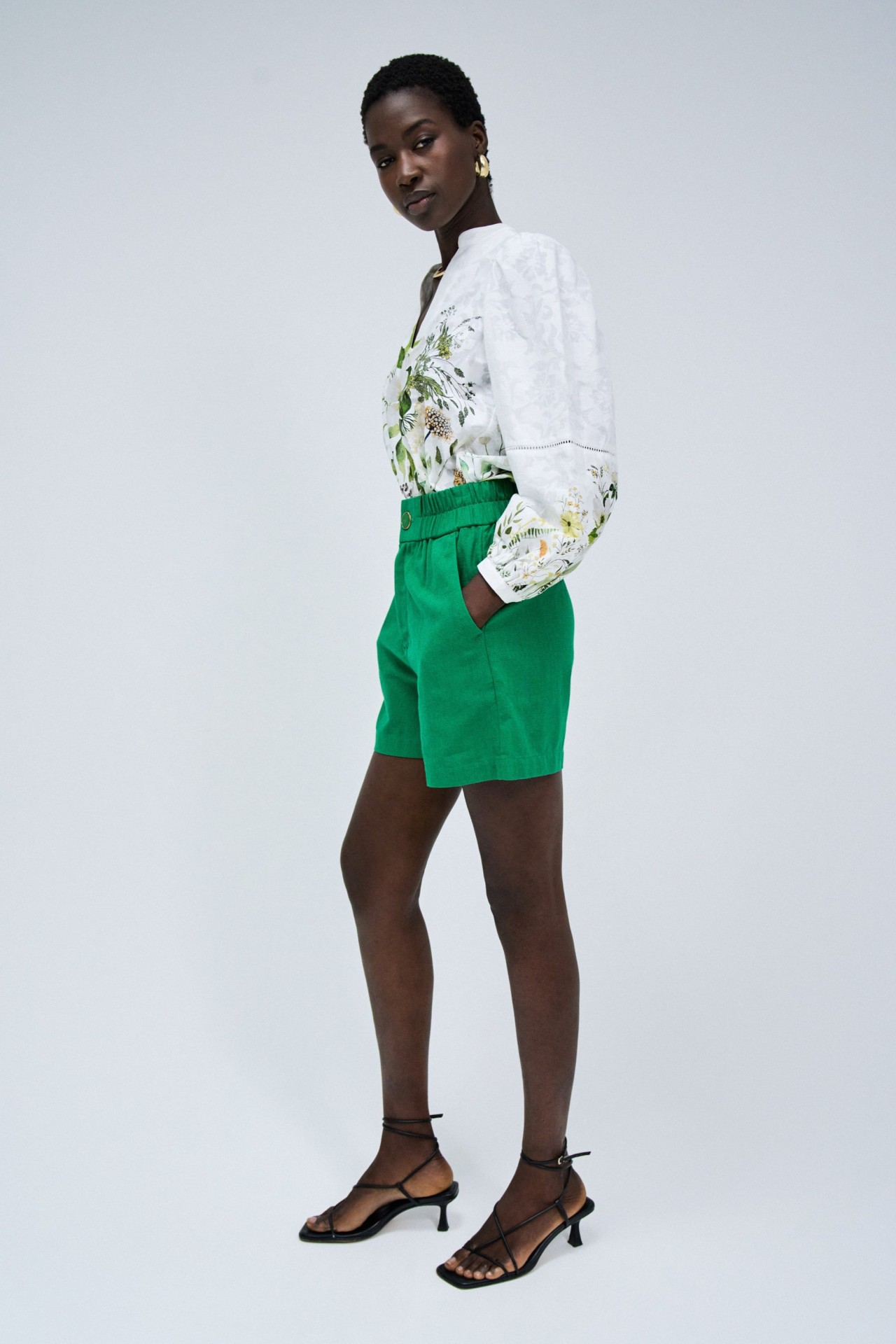 PANTALONES CORTOS CON MEZCLA DE LINO