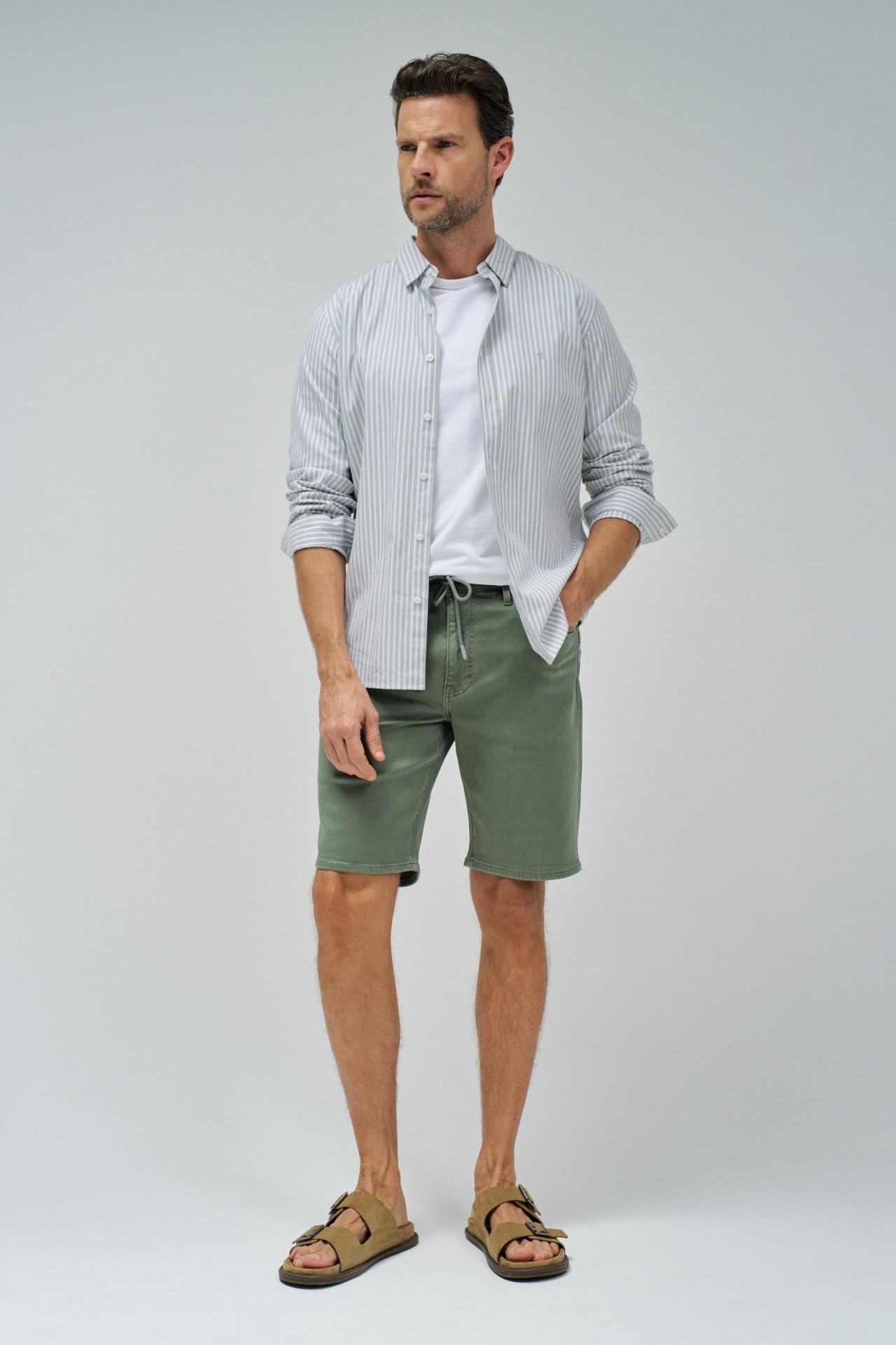 COLOURED DENIM S-ACTIV SHORTS