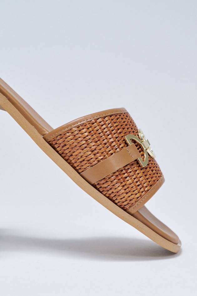 FLAT LEATHER SANDALS WITH RAFFIA