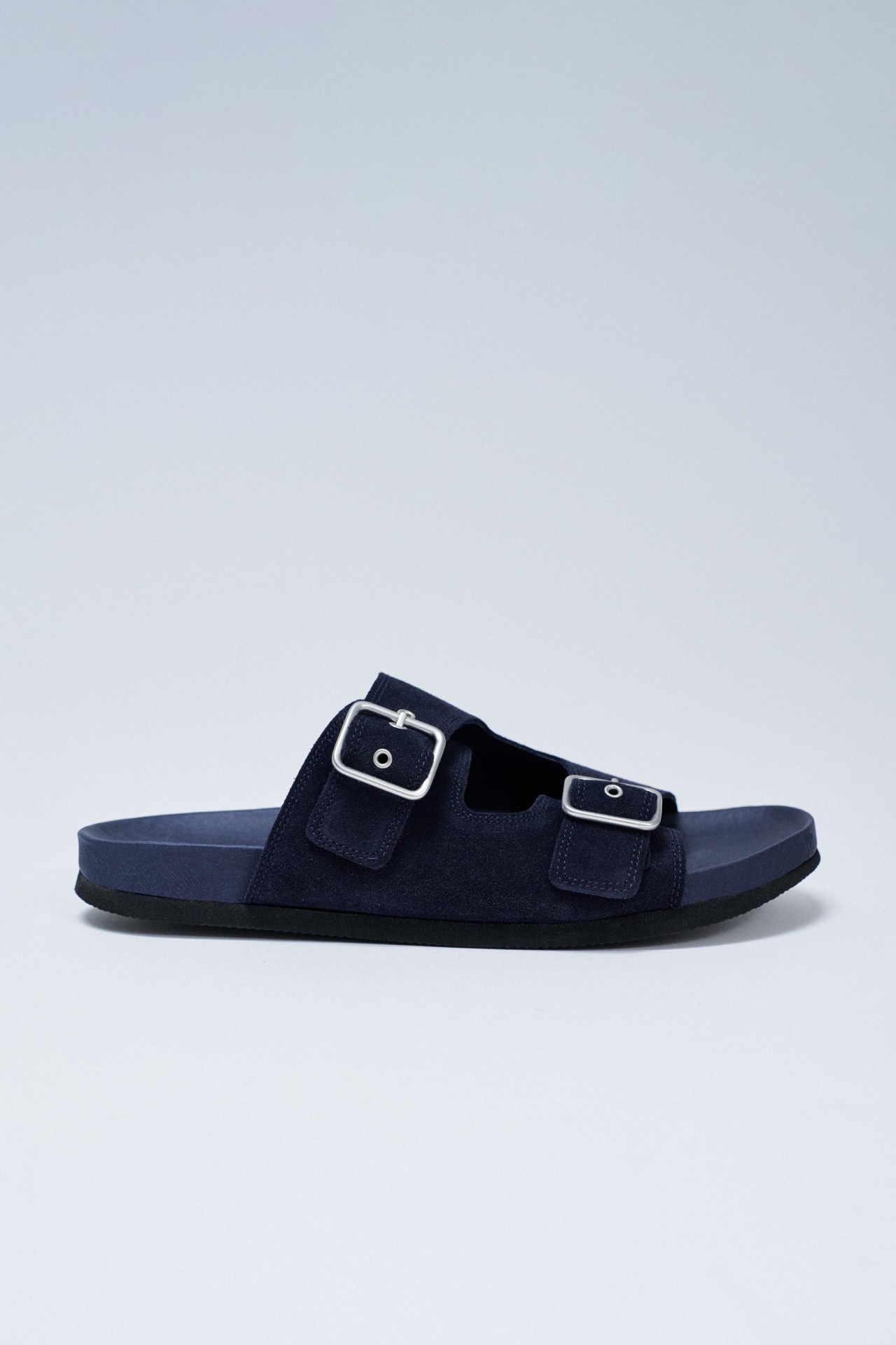 LEDEREN SLIPPERS MET GESCHUIMDE SLUITINGEN