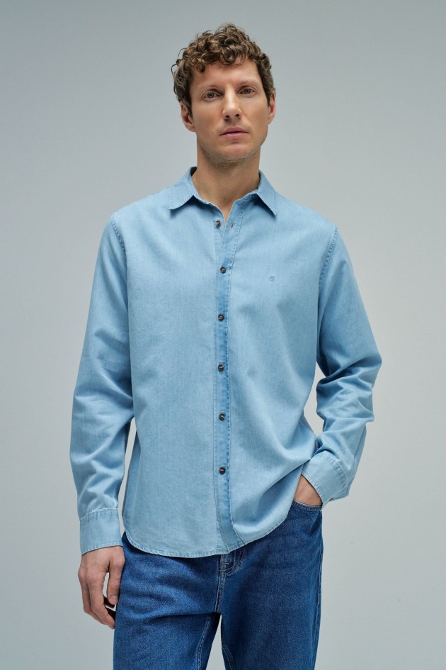 CAMISA EN DENIM LIGERO