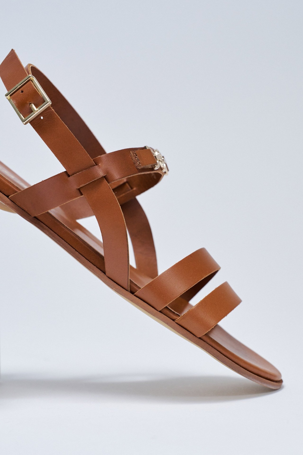 FLAT SANDALS IN LEATHER