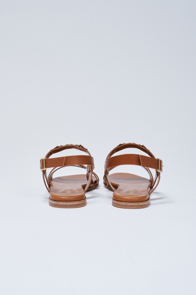 SANDALEN MET EEN PLATTE ZOOL VAN LEER