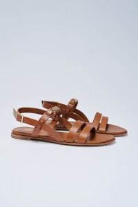 SANDALEN MET EEN PLATTE ZOOL VAN LEER