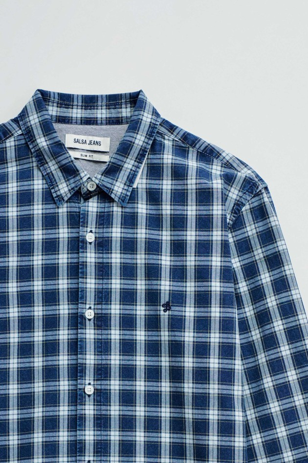 CAMISA CON PATRÓN DE CUADROS