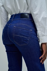 JEANS SECRET PUSH IN STRAIGHT