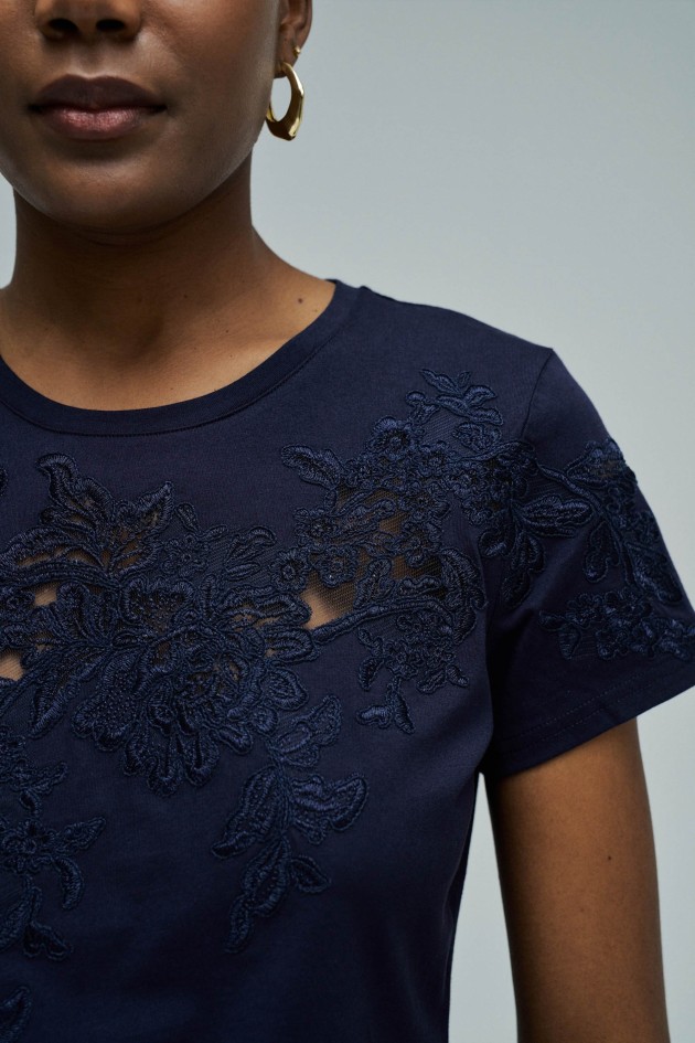 T-SHIRT WITH LACE