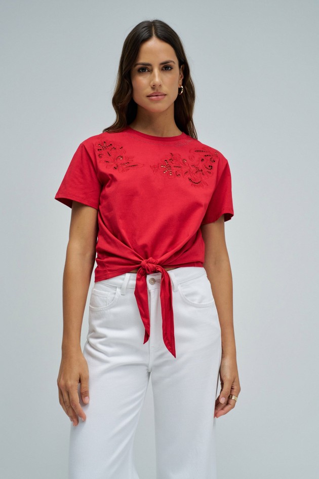T-SHIRT CON NUDO FRONTAL