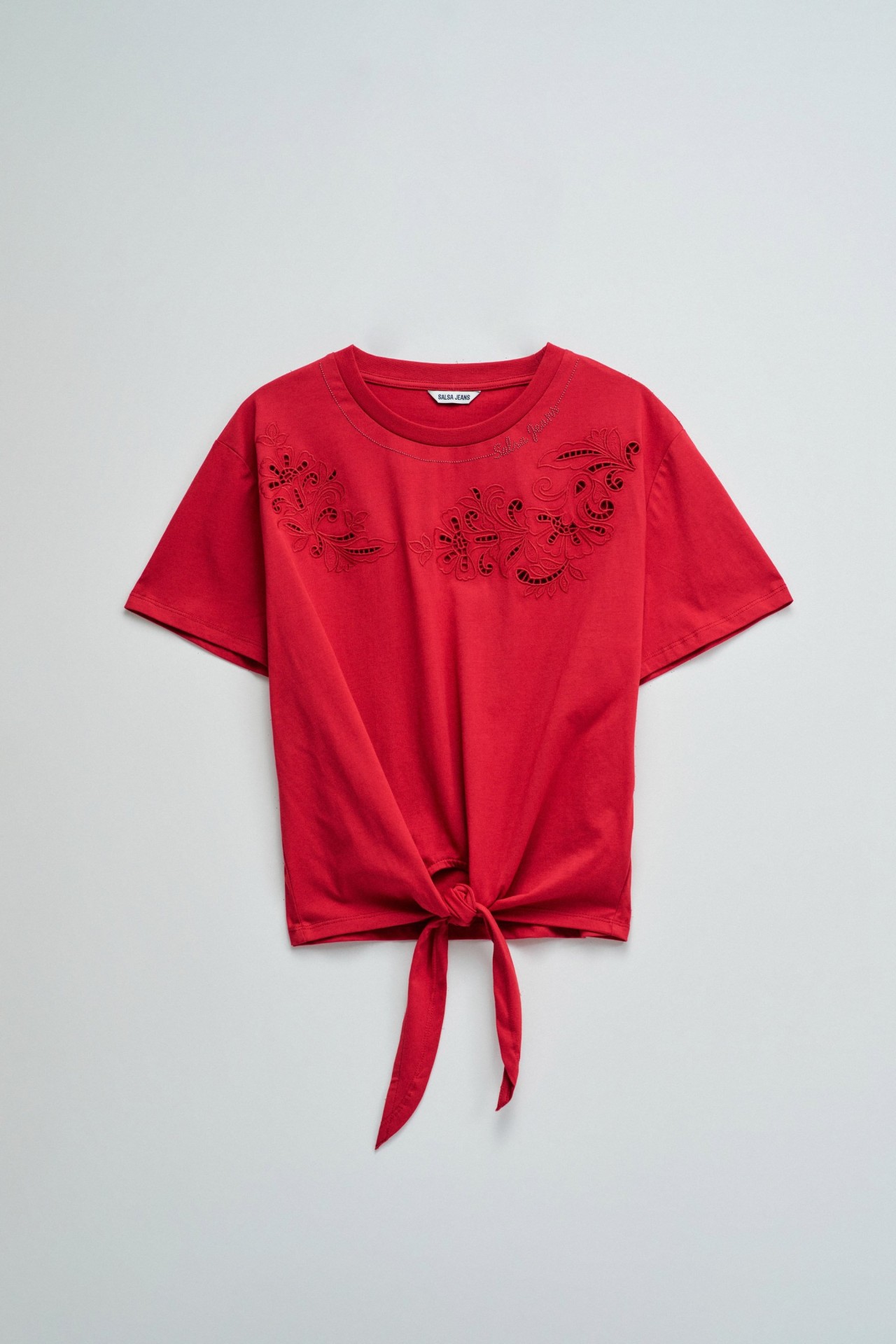 T-SHIRT CON NUDO FRONTAL