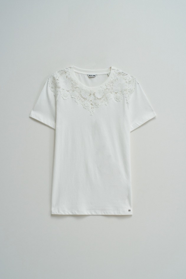 T-SHIRT MET FLORELE APPLIKATIES