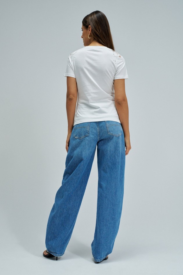 T-SHIRT MET FLORELE APPLIKATIES