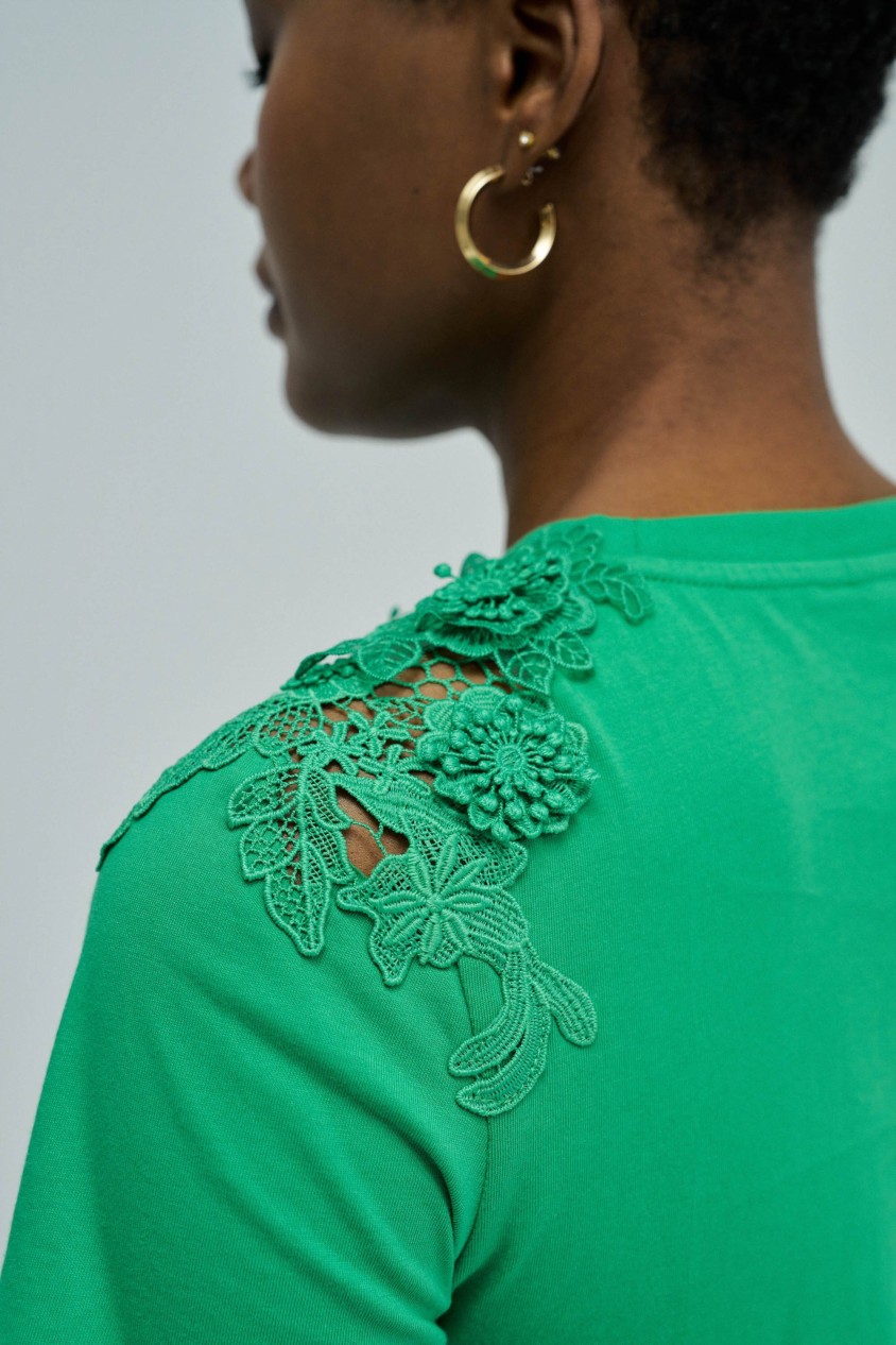 T-SHIRT AVEC APPLIQUES FLORALES