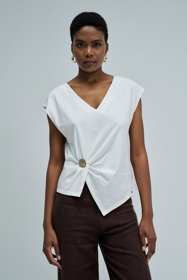 T-SHIRT WITH GOLDEN APPLICATION